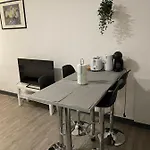 Joli studio calme centre-ville Jacobins 13